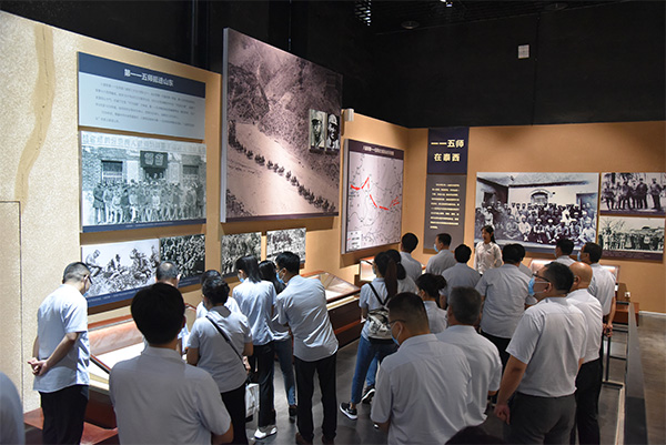 公司開展“憶崢嶸歲月 譜發(fā)展新篇”紅色教育活動