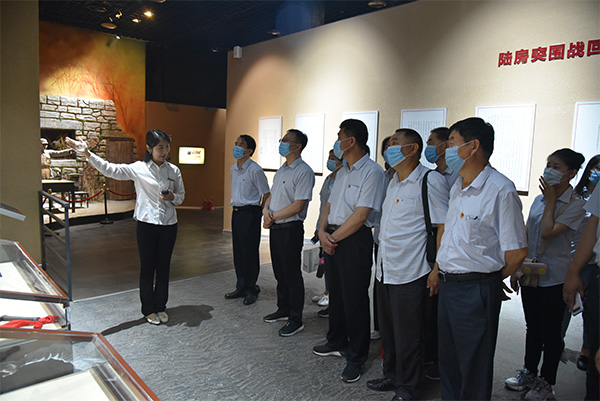 公司開展“憶崢嶸歲月 譜發(fā)展新篇”紅色教育活動