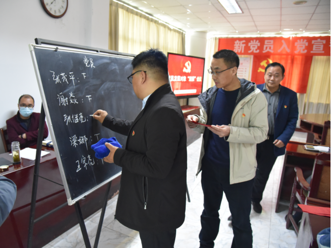 公司召開新黨員入黨宣誓儀式、黨員發(fā)展對象、入黨積極分子“雙推”會議
