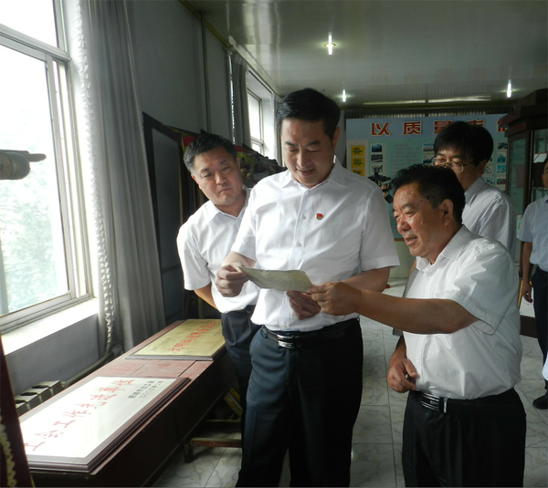肥城市委副書記、市長(zhǎng)殷錫瑞來(lái)我公司調(diào)研